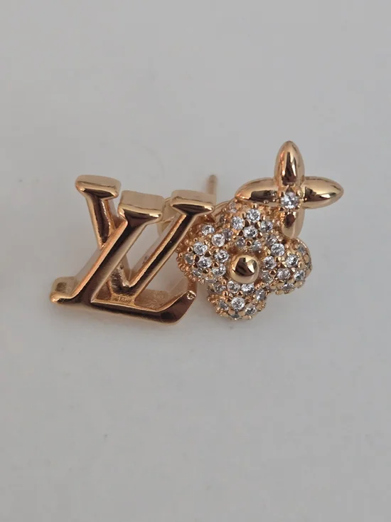 Louis Vuitton 18kgp Gold Crystal Monogram Flower Stud Earrings - Picture 5 of 8